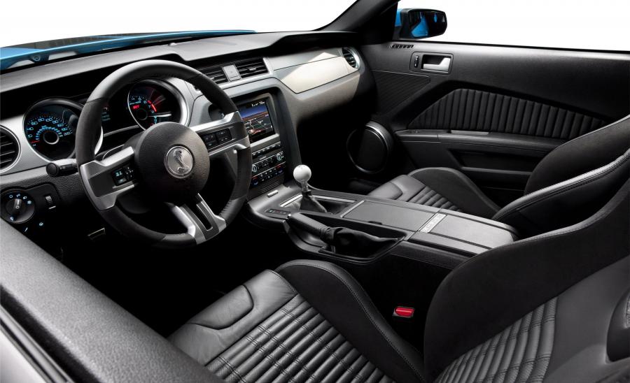  Ford Mustang GT 2013 года  (фото 40 из 58)